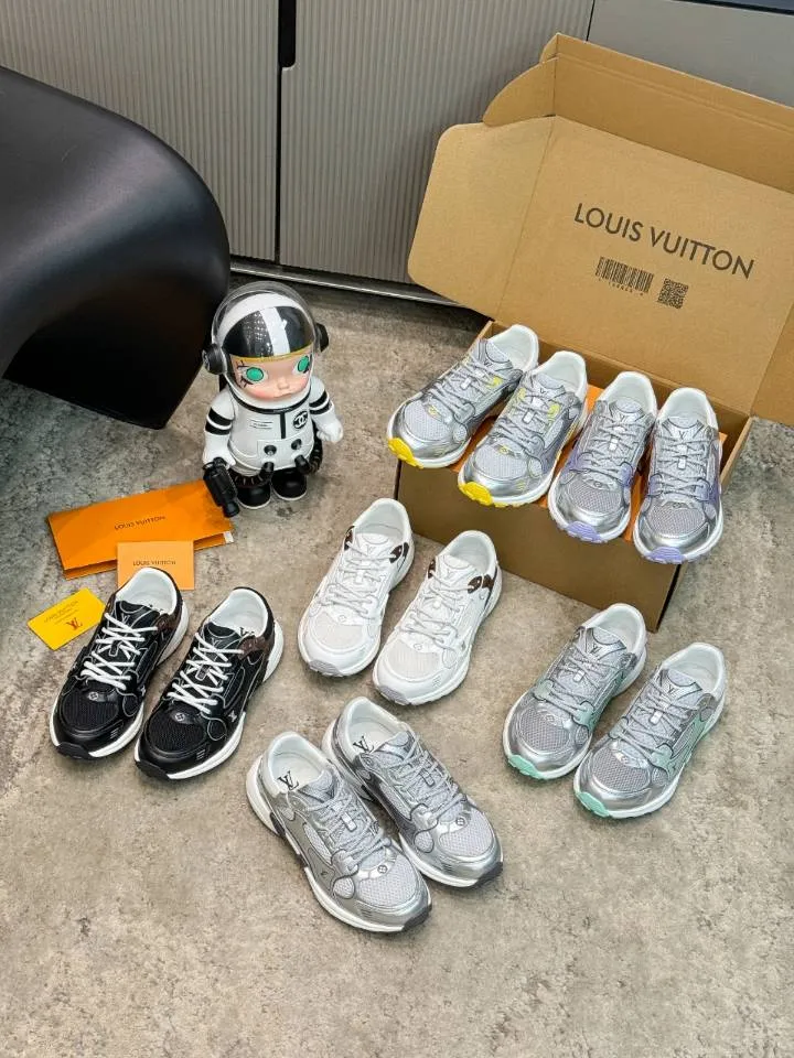 👟👟Ex-factory price 560👟👟 Women's shoes, women's clothing, men's size +10 2025 new LV couple's same style sports shoes, hot coming🔥🔥🔥Official website synchronized fabric, using special material printing process. Inside, breathable mesh size (women's model 35-42) (men's model 39-46, 45-46 customized)